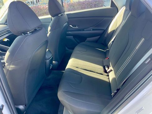 Used 2024 Hyundai Elantra SEL image 11