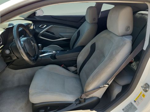 Used 2017 Chevrolet Camaro LT RWD image 8