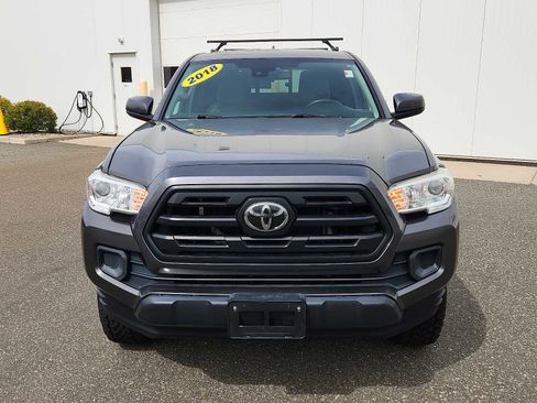 Used 2018 Toyota Tacoma SR w/ SR Convenience Package image 2