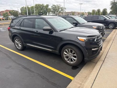 Used 2023 Ford Explorer XLT w/ Equipment Group 202A AWD/4WD image 3