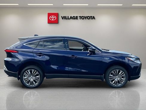 Certified 2023 Toyota Venza XLE AWD/4WD image 6