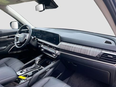 Used 2025 Kia Telluride EX w/ EX Captain's Chair Package FWD image 30