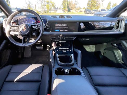Used 2024 Porsche Cayenne AWD/4WD image 14