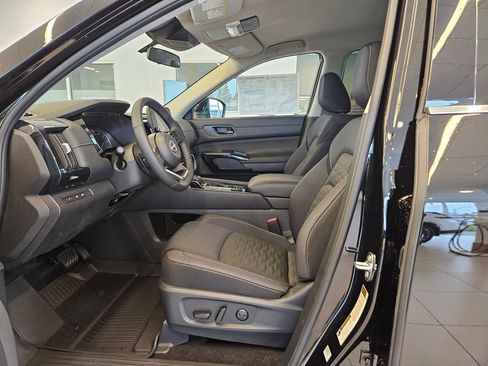 New 2025 Nissan Pathfinder SV w/ Black Appearance Package AWD/4WD image 14