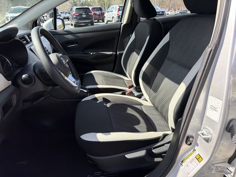 Used 2021 Nissan Versa SV image 9