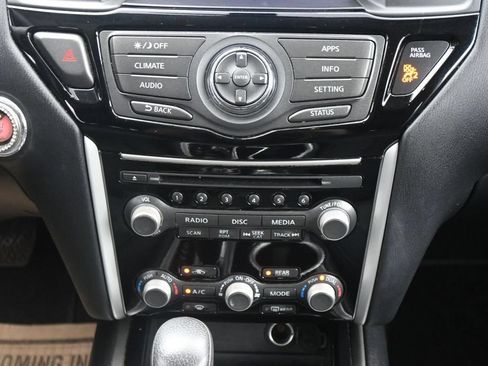 Used 2017 Nissan Pathfinder S AWD/4WD image 17