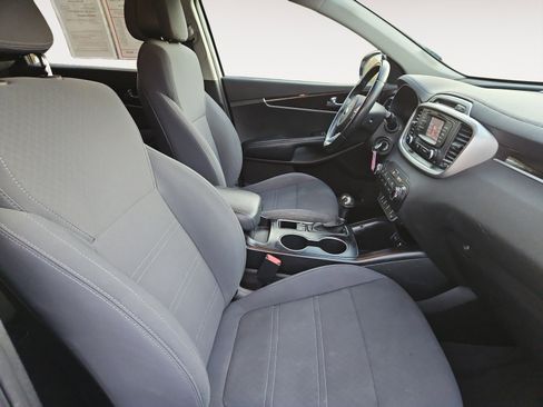 Used 2016 Kia Sorento LX w/ LX Convenience Package image 15
