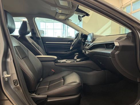 Used 2024 Nissan Altima 2.5 SR FWD image 25
