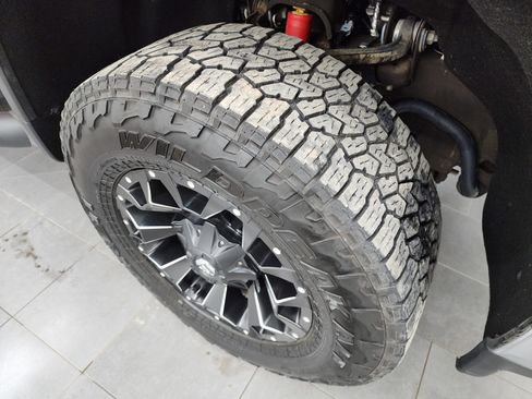 Used 2023 Chevrolet Silverado 2500 LT w/ Convenience Package image 3