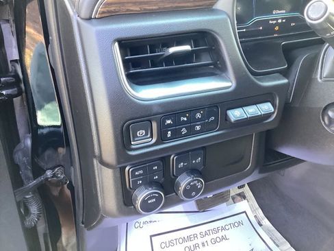 Used 2022 Chevrolet Suburban High Country image 13
