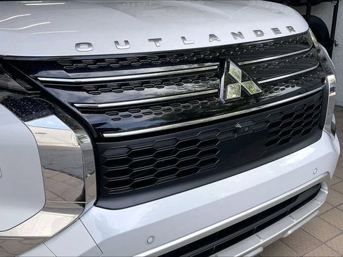 Used 2024 Mitsubishi Outlander SE AWD/4WD image 26