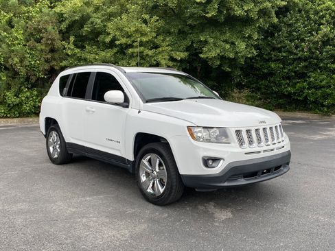 Used 2015 Jeep Compass High Altitude FWD image 2