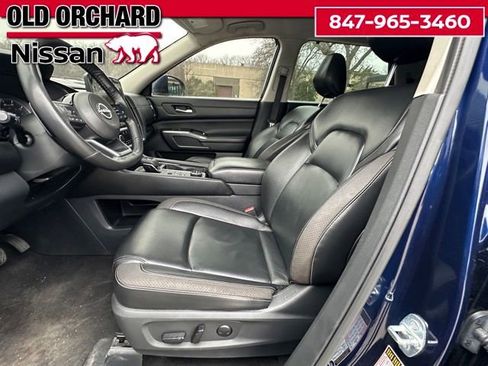 Used 2024 Nissan Pathfinder SL image 11