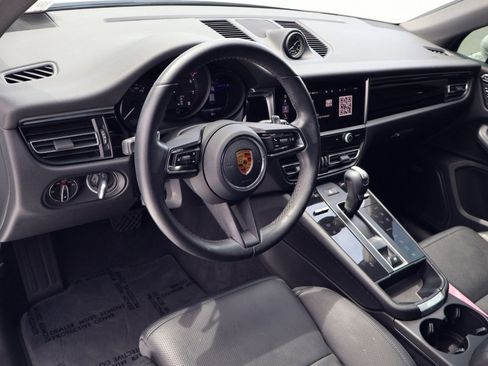 Certified 2022 Porsche Macan AWD/4WD image 4
