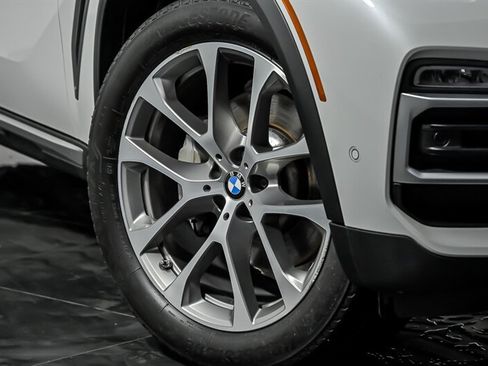 Used 2019 BMW X5 xDrive40i w/ Convenience Package AWD/4WD image 3