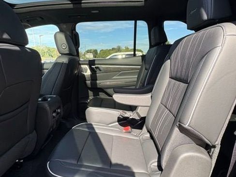 New 2026 Buick Enclave Avenir w/ Super Cruise Package image 16