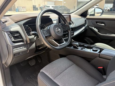 Used 2023 Nissan Rogue SV AWD/4WD image 13