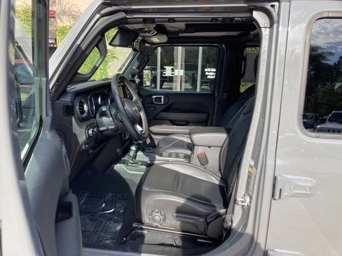 Used 2022 Jeep Wrangler Unlimited Sahara w/ Safety Group image 11