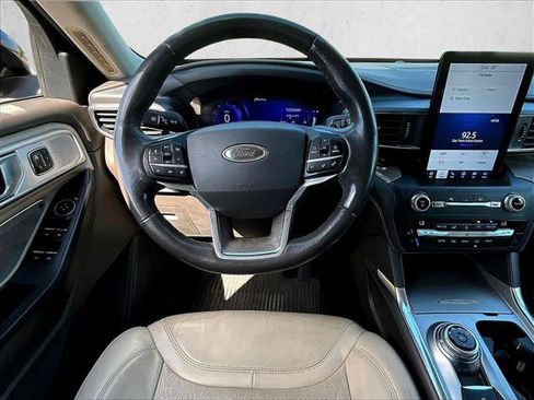 Used 2020 Ford Explorer Platinum w/ Premium Technology Package image 5