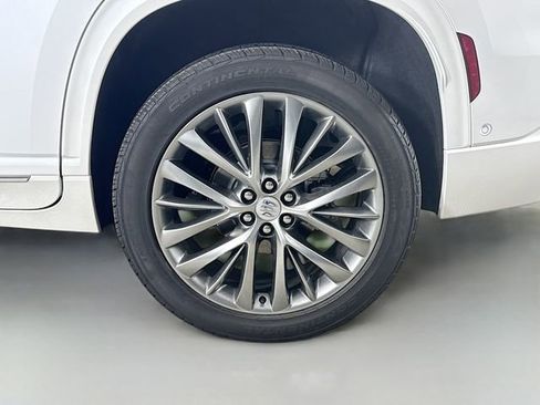 Used 2025 Buick Enclave Avenir w/ Super Cruise Package FWD image 35