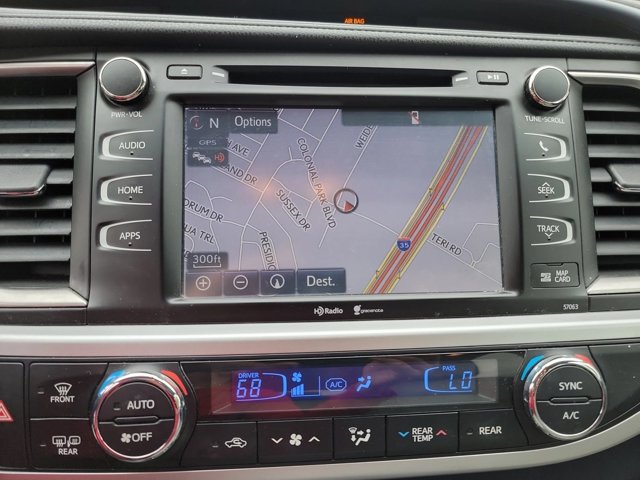 Used 2015 Toyota Highlander XLE FWD image 13