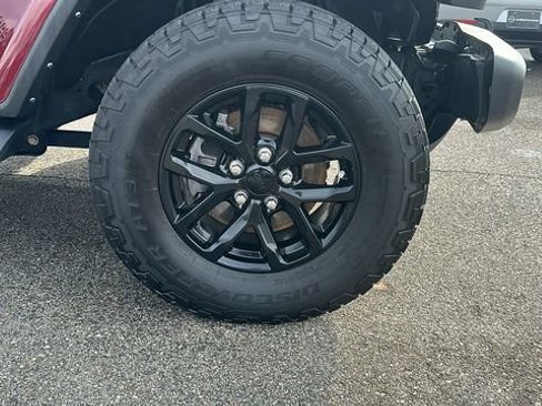 Used 2022 Jeep Gladiator Sport image 10