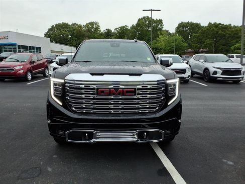Used 2024 GMC Sierra 1500 Denali w/ Technology Package AWD/4WD image 2