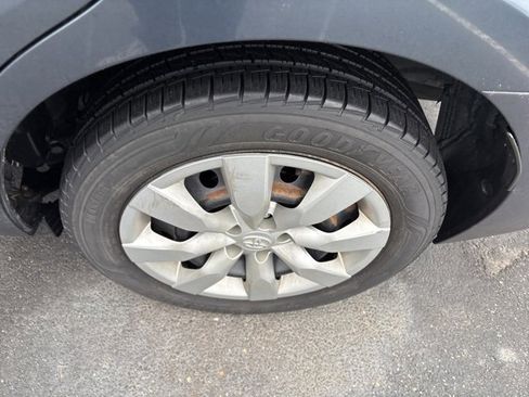 Used 2015 Toyota Corolla LE image 12