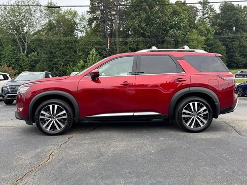 Certified 2025 Nissan Pathfinder Platinum w/ Cargo Package FWD image 6