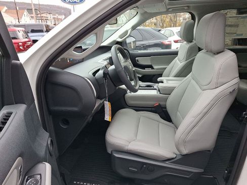 New 2025 Ford Expedition Active AWD/4WD image 11
