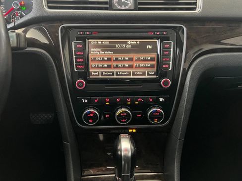 Used 2014 Volkswagen Passat TDI SEL Premium FWD image 19