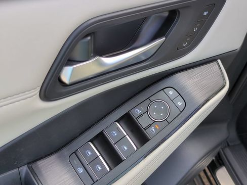Used 2023 Nissan Rogue SL w/ SL Premium Package FWD image 14