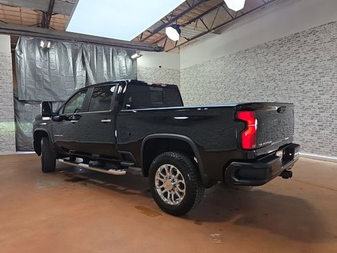 Used 2025 Chevrolet Silverado 2500 LT w/ Z71 Chrome Sport Edition image 6