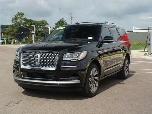 Used 2022 Lincoln Navigator Reserve AWD/4WD image 25
