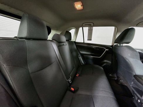 Used 2019 Toyota RAV4 LE FWD image 34