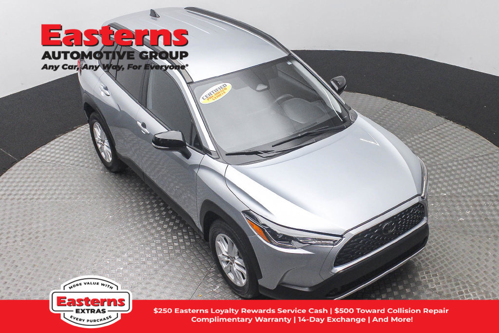Used 2025 Toyota Corolla Cross LE FWD image 4