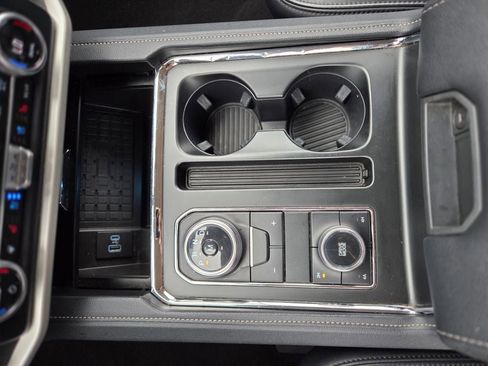 Used 2024 Ford Expedition Max XLT image 28