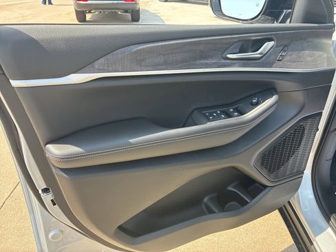 New 2025 Jeep Grand Cherokee Limited image 21