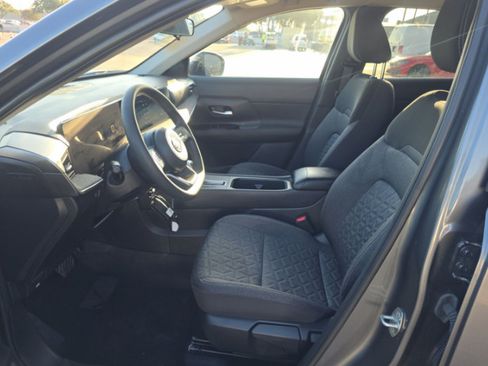 Used 2026 Nissan Kicks SV FWD image 5