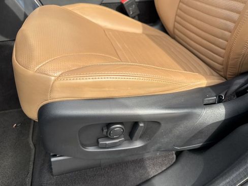 Used 2023 Land Rover Discovery S R-Dynamic image 14