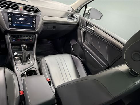 Used 2023 Volkswagen Tiguan SE w/ Panoramic Sunroof Package FWD image 27