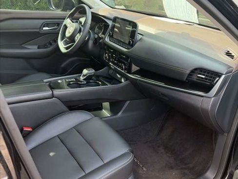 Used 2023 Nissan Rogue SL w/ SL Premium Package image 21