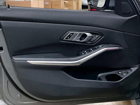 Used 2023 BMW 330e image 25