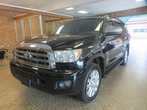 Used 2017 Toyota Sequoia Platinum AWD/4WD image 1