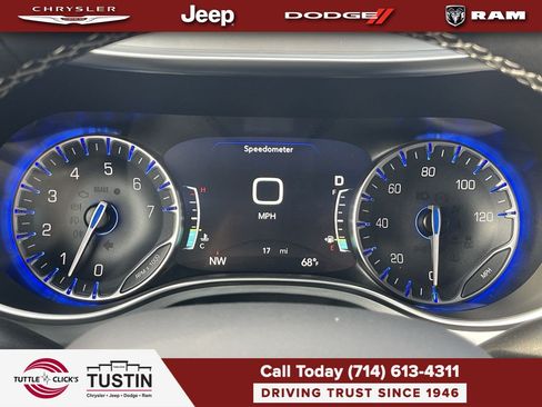 New 2026 Chrysler Pacifica Limited w/ Uconnect Theater Family Group FWD image 24