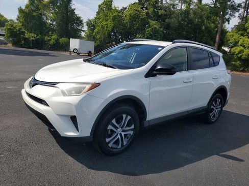 Used 2018 Toyota RAV4 LE image 3