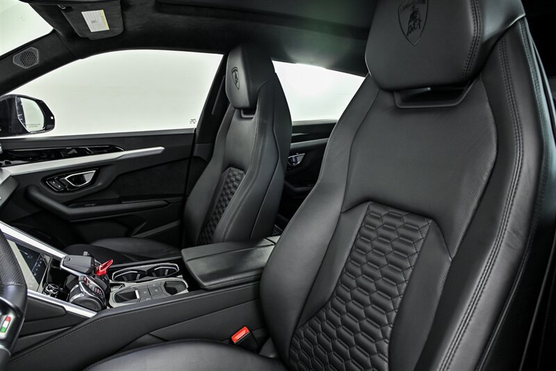 Used 2021 Lamborghini Urus AWD/4WD image 22