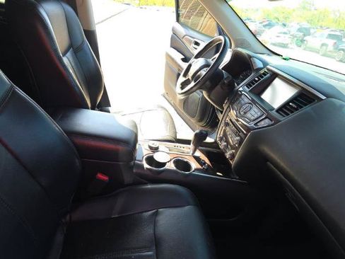 Used 2015 Nissan Pathfinder Platinum FWD image 11