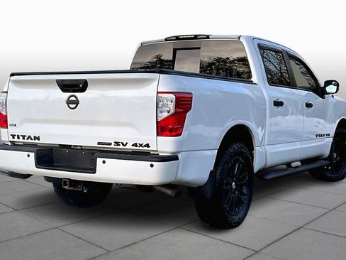 Used 2019 Nissan Titan SV w/ SV Convenience Package image 12