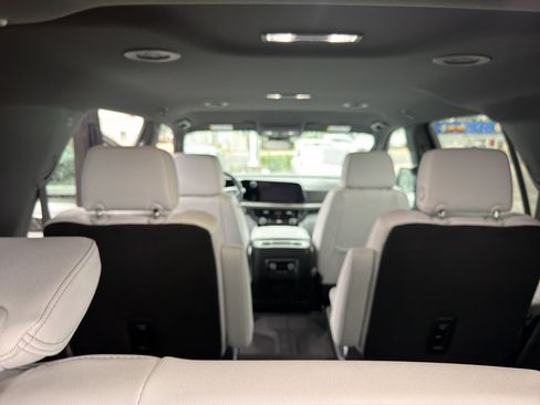 Used 2025 Chevrolet Tahoe Premier AWD/4WD image 14